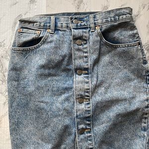 LEVIS MOM SKIRT WOMENS SIZE 28 FIVE POCKET WITH BUTTON FLY  IN GREAT CON…